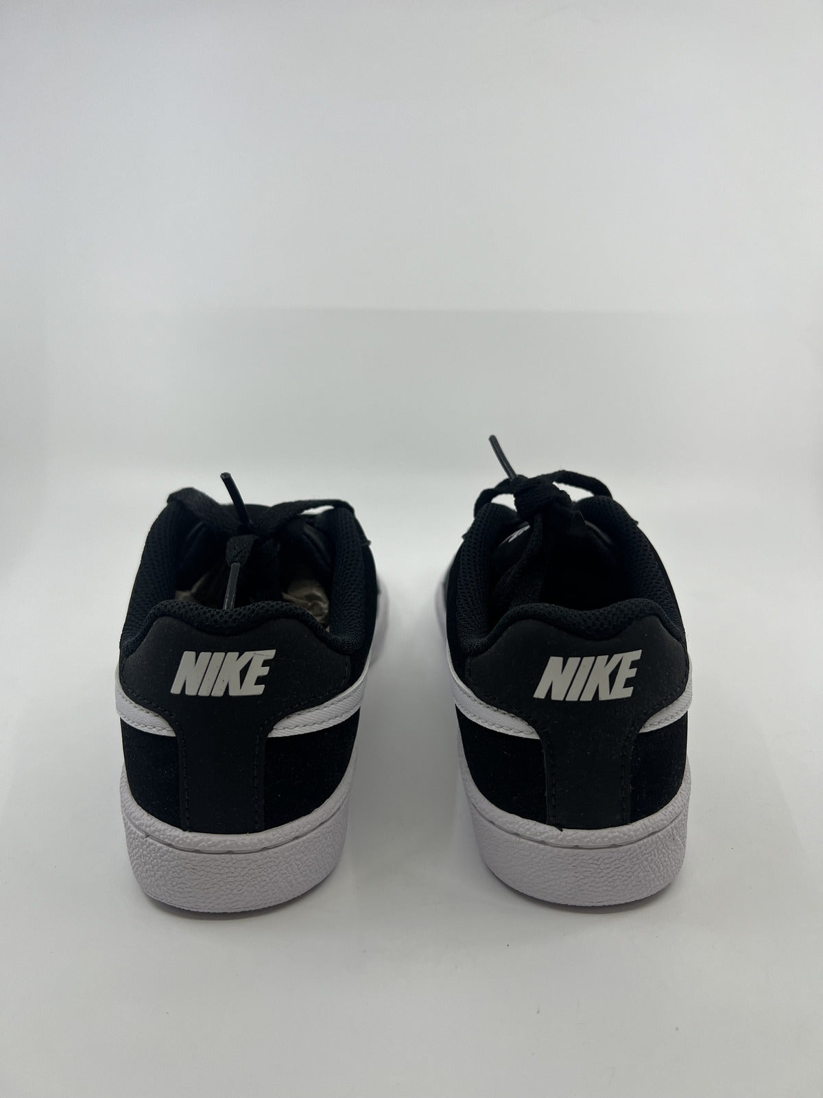 Nike womens Lace Up 6 White