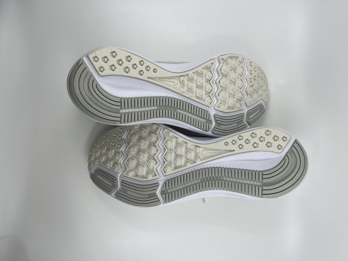 ♻️✅Nike Downshifter 7 Athletic Running Shoes - Women's Size White US9.5