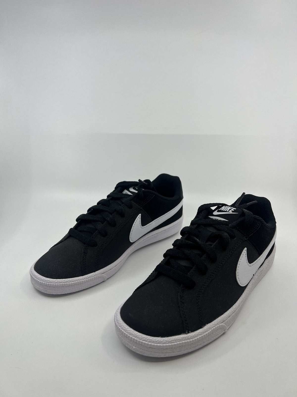 Nike womens Lace Up 6 White