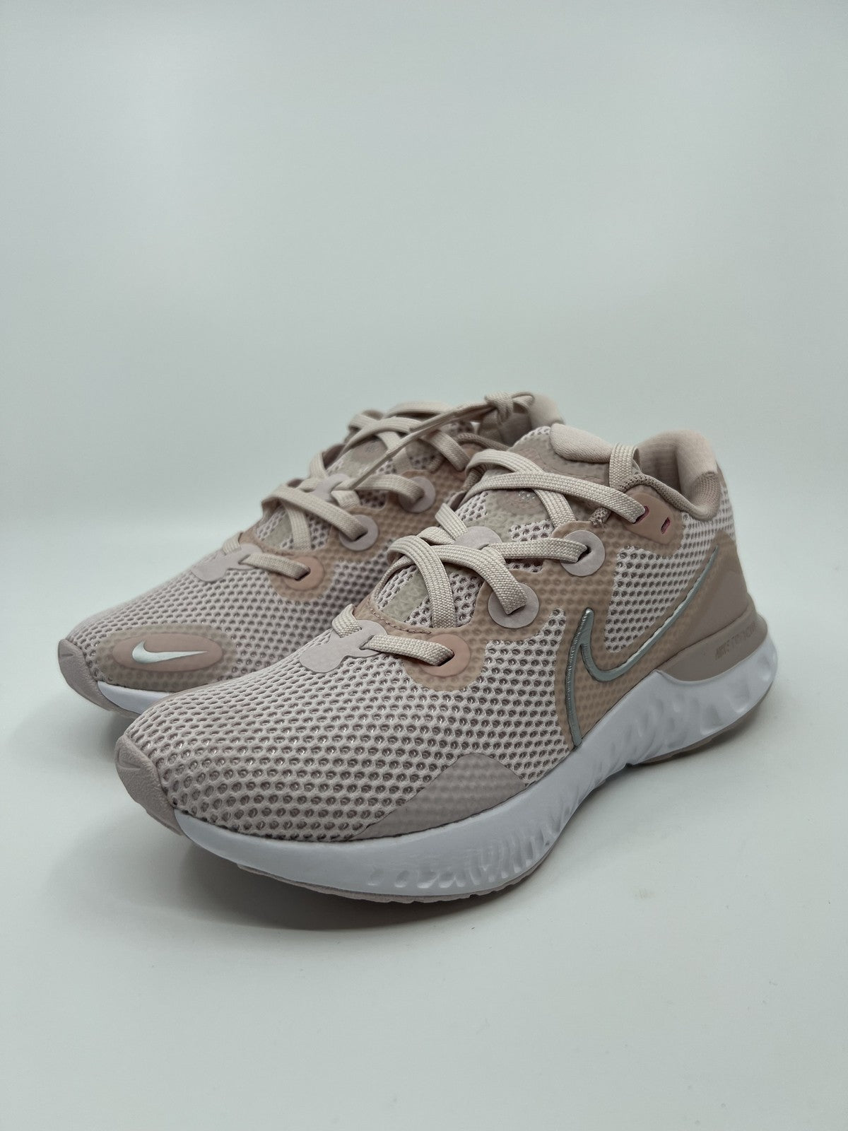♻️✅Nike Women's Race Running Shoe 7.5 Barely Rose