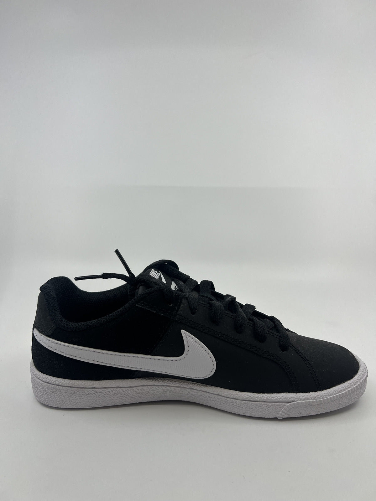 Nike womens Lace Up 6 White