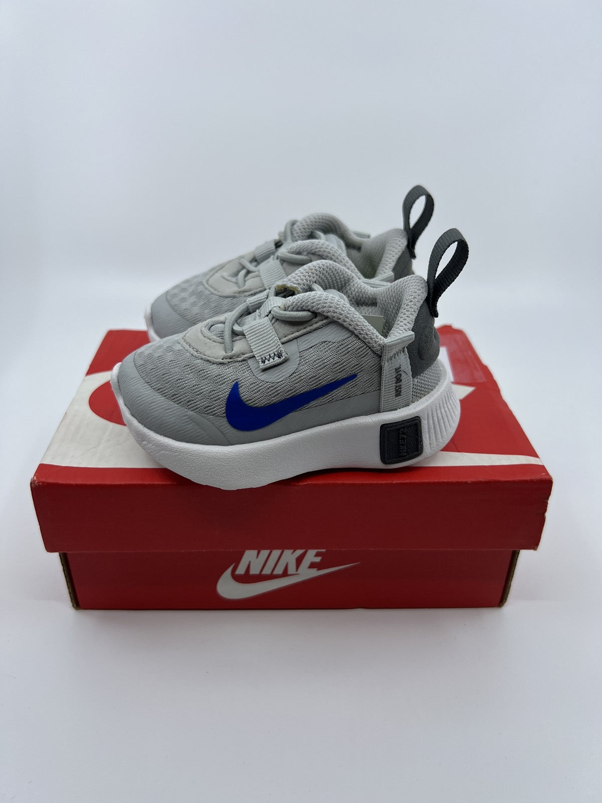 ♻️✅Nike Reposto PLATINUM/SILVER Kids's Shoe US3C Brand New DA3267