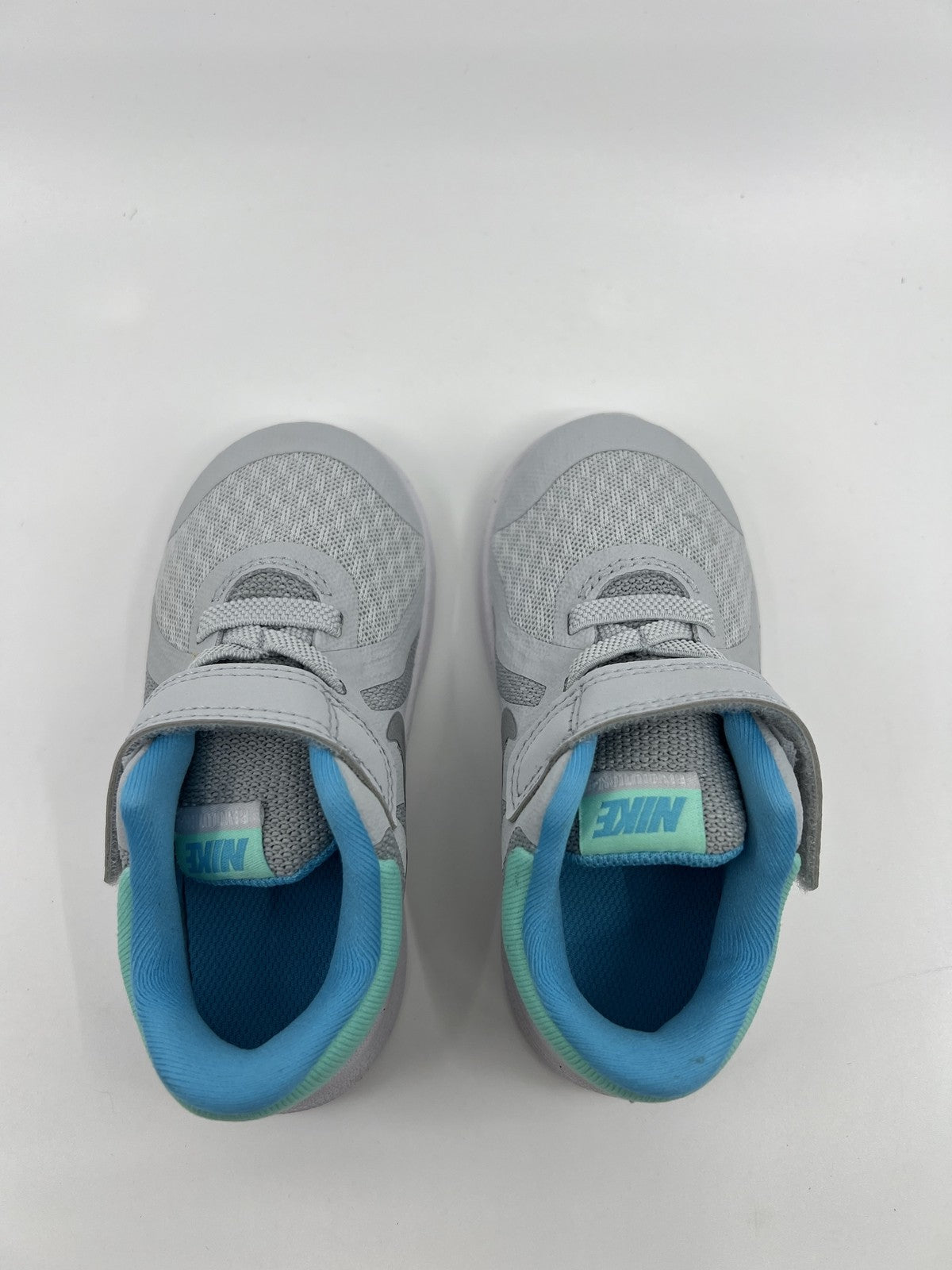 Nike Girls' Revolution 4 PS Running Shoe Toddler 3C Gray/Lght Current Blue