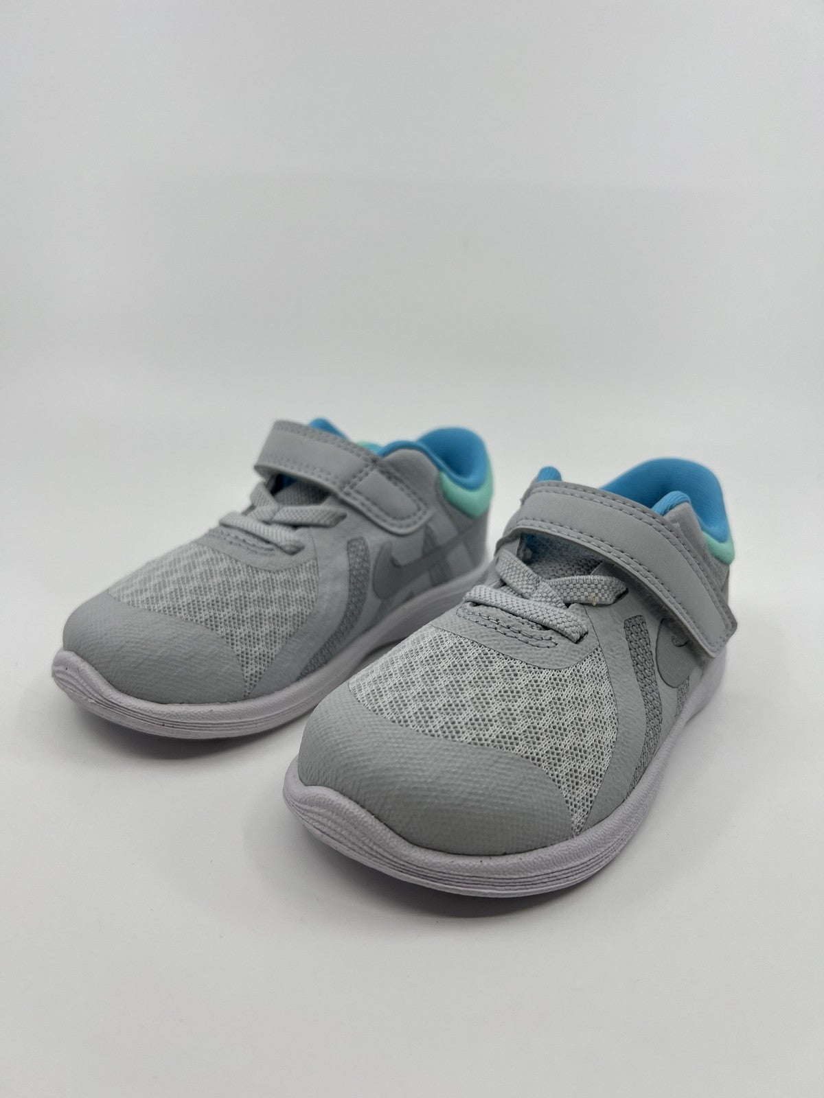 Nike Girls' Revolution 4 PS Running Shoe Toddler 3C Gray/Lght Current Blue